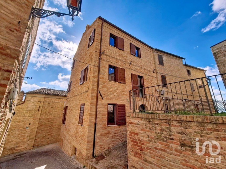 Costruzione di 160 m² in Castignano (63072)