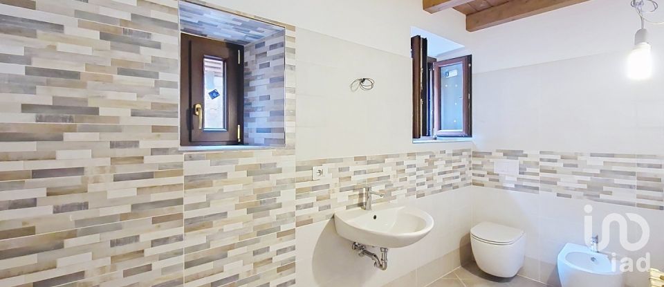 Costruzione di 160 m² in Castignano (63072)