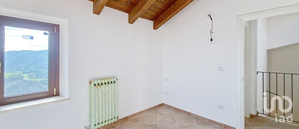 Costruzione di 160 m² in Castignano (63072)