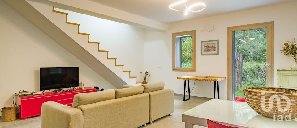 Casale 9 locali di 240 m² in Finale Ligure (17024)