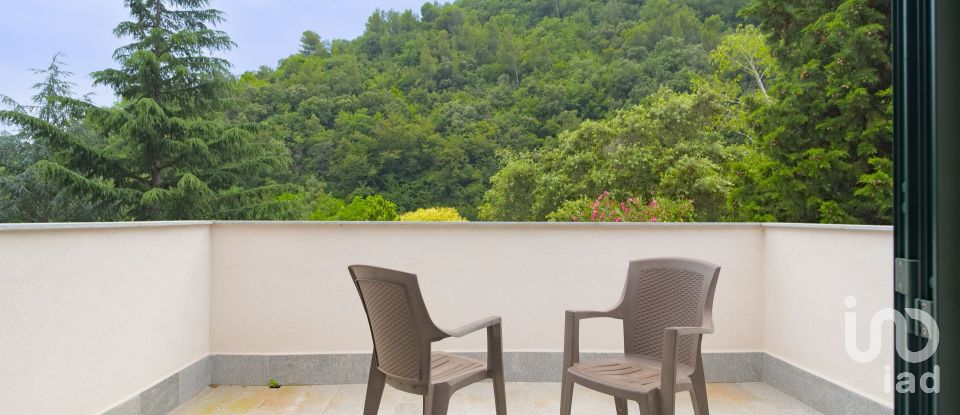 Casale 9 locali di 240 m² in Finale Ligure (17024)