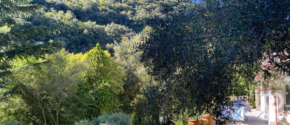 Casale 9 locali di 240 m² in Finale Ligure (17024)