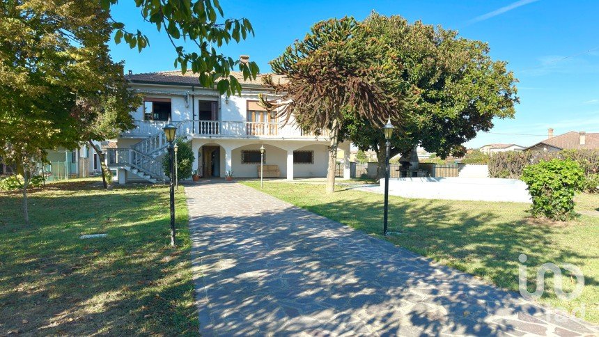 Farm 9 rooms of 248 m² in Stienta (45039)