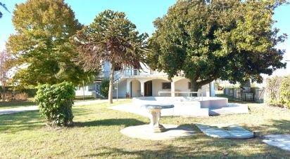 Casale 9 locali di 248 m² in Stienta (45039)