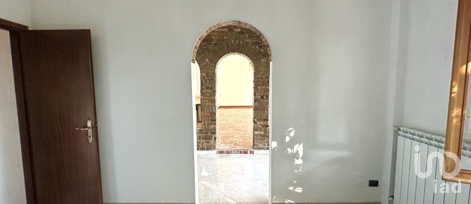 Farm 9 rooms of 248 m² in Stienta (45039)