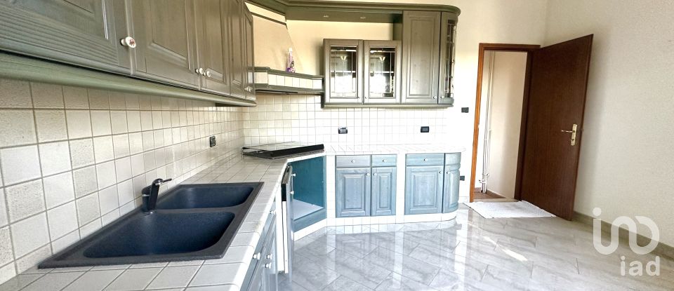 Farm 9 rooms of 248 m² in Stienta (45039)