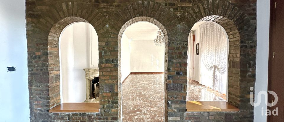 Farm 9 rooms of 248 m² in Stienta (45039)