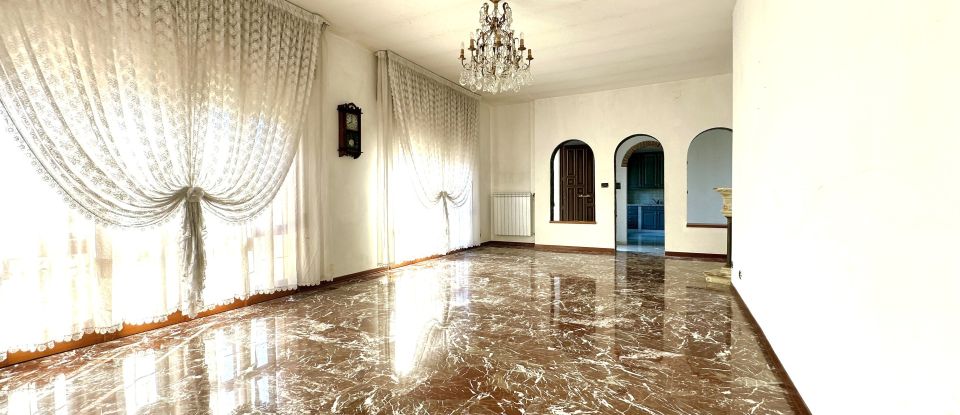 Farm 9 rooms of 248 m² in Stienta (45039)