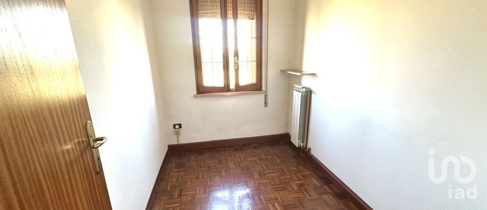 Farm 9 rooms of 248 m² in Stienta (45039)