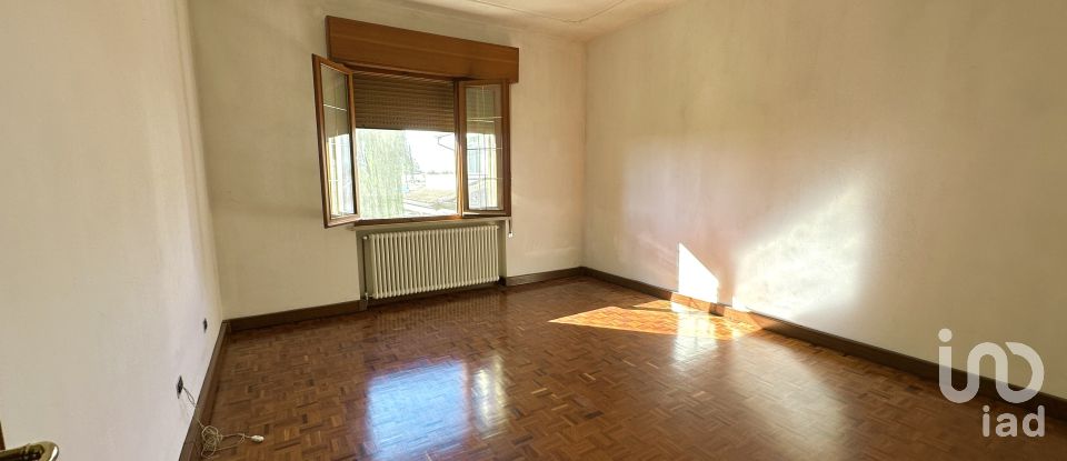 Farm 9 rooms of 248 m² in Stienta (45039)