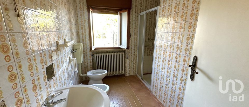 Farm 9 rooms of 248 m² in Stienta (45039)