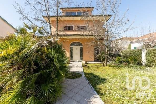 House 9 rooms of 150 m² in Pontedera (56025)