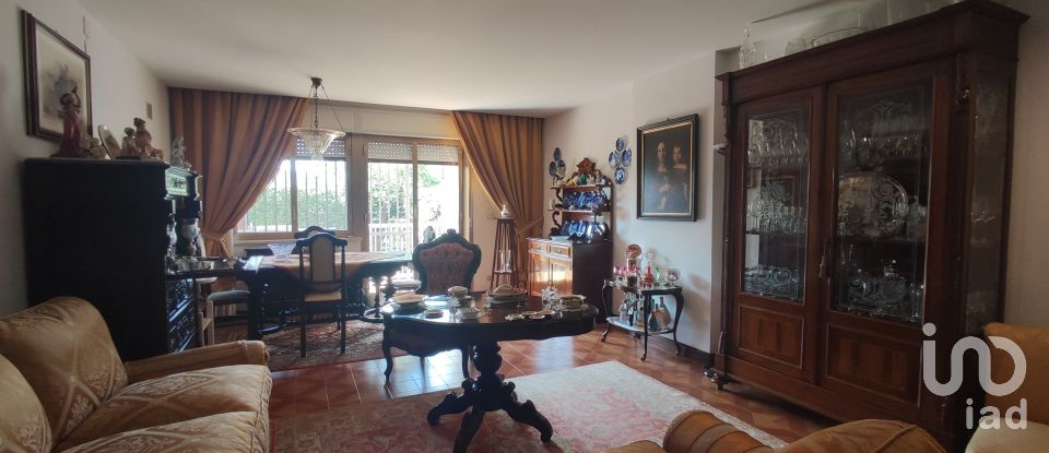 Apartment 8 rooms of 167 m² in Palermo (90143)