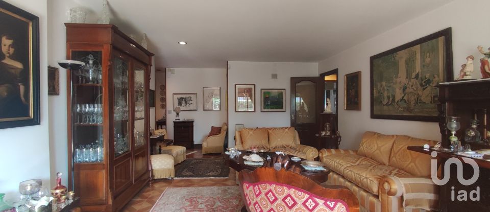 Apartment 8 rooms of 167 m² in Palermo (90143)