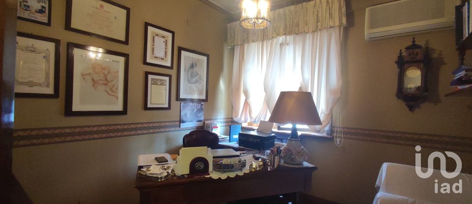 Apartment 8 rooms of 167 m² in Palermo (90143)