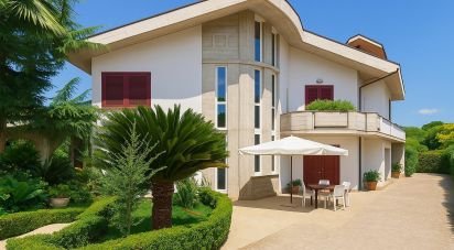 House boat 15 rooms of 258 m² in Roseto degli Abruzzi (64026)