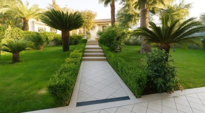 Villa Bifamiliare 15 locali di 258 m² in Roseto degli Abruzzi (64026)