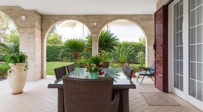 Villa Bifamiliare 15 locali di 258 m² in Roseto degli Abruzzi (64026)