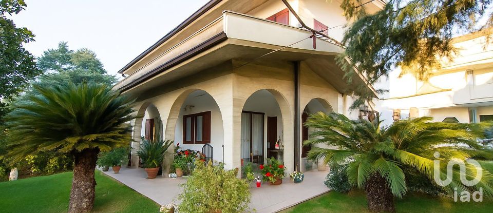 House boat 15 rooms of 258 m² in Roseto degli Abruzzi (64026)