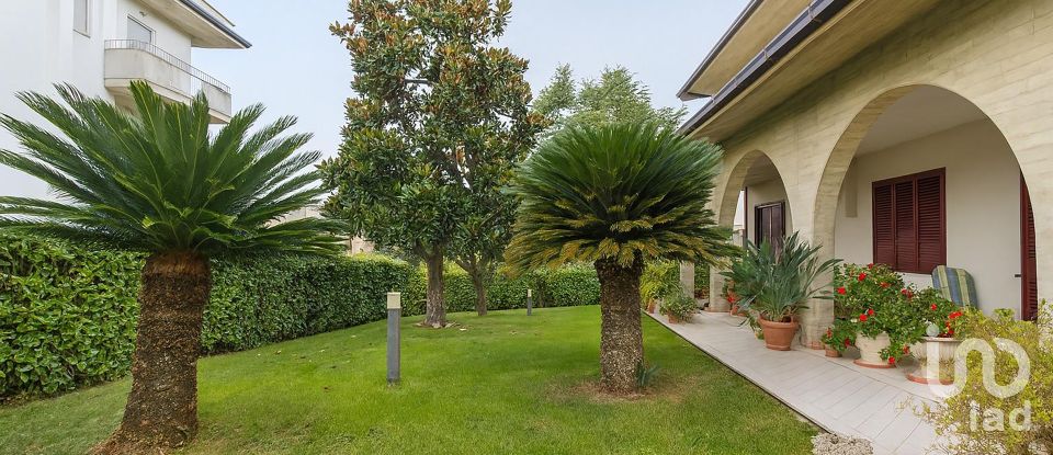 House boat 15 rooms of 258 m² in Roseto degli Abruzzi (64026)