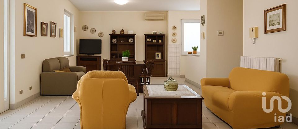 House boat 15 rooms of 258 m² in Roseto degli Abruzzi (64026)