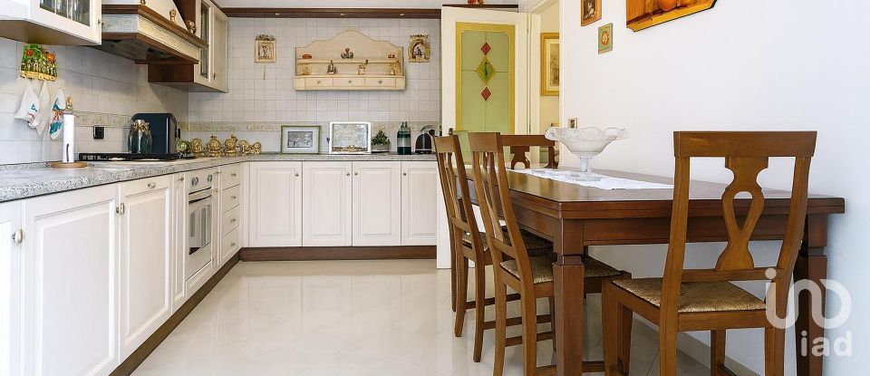 House boat 15 rooms of 258 m² in Roseto degli Abruzzi (64026)