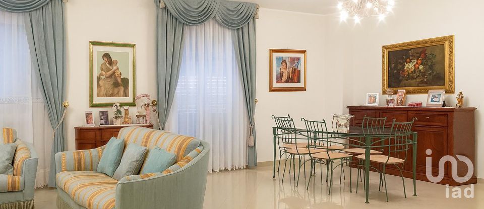 House boat 15 rooms of 258 m² in Roseto degli Abruzzi (64026)