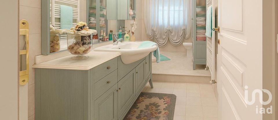 House boat 15 rooms of 258 m² in Roseto degli Abruzzi (64026)