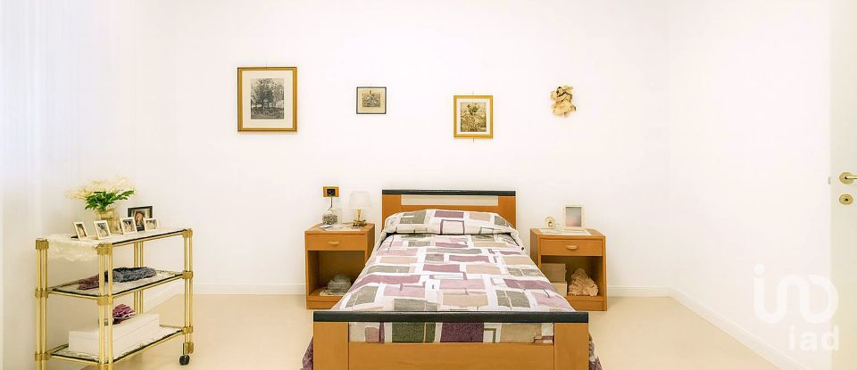 House boat 15 rooms of 258 m² in Roseto degli Abruzzi (64026)