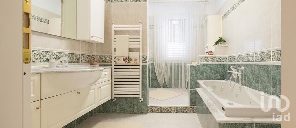 House boat 15 rooms of 258 m² in Roseto degli Abruzzi (64026)