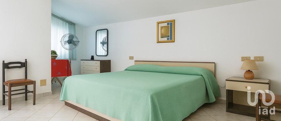 House boat 15 rooms of 258 m² in Roseto degli Abruzzi (64026)