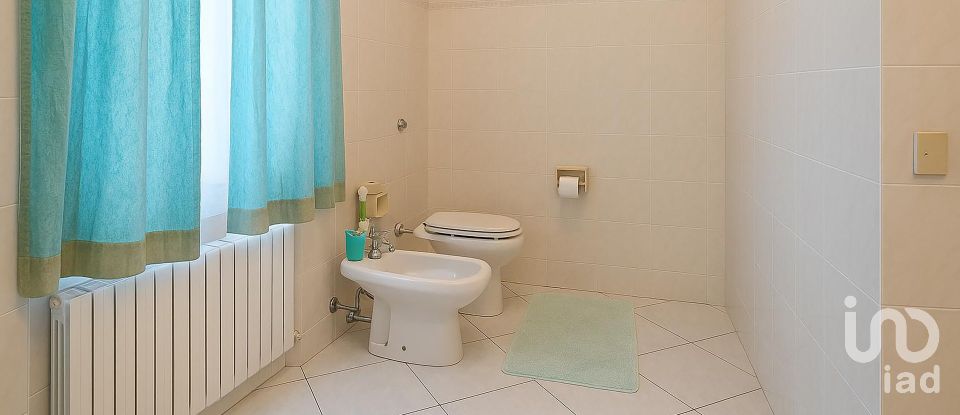 House boat 15 rooms of 258 m² in Roseto degli Abruzzi (64026)