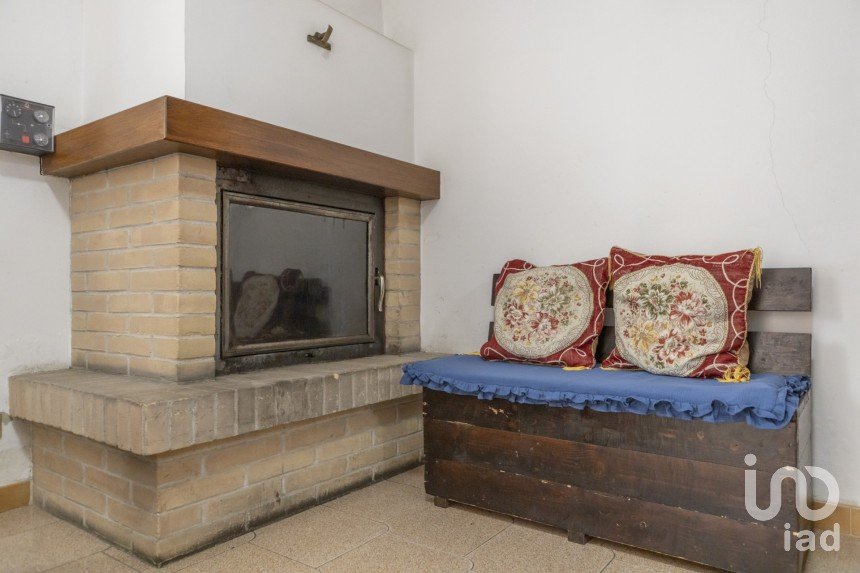 Lodge 8 rooms of 198 m² in Filottrano (60024)