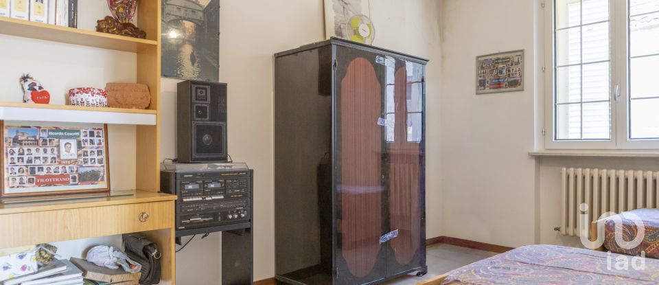 Lodge 8 rooms of 198 m² in Filottrano (60024)