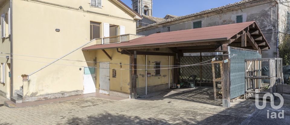 Lodge 8 rooms of 198 m² in Filottrano (60024)