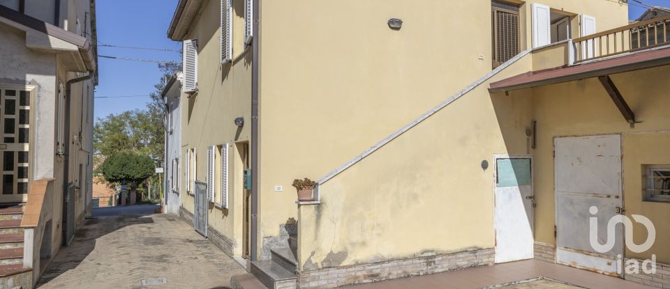 Lodge 8 rooms of 198 m² in Filottrano (60024)