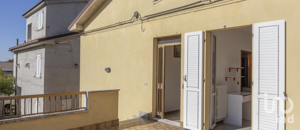 Lodge 8 rooms of 198 m² in Filottrano (60024)