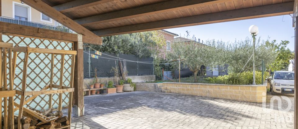 Lodge 8 rooms of 198 m² in Filottrano (60024)