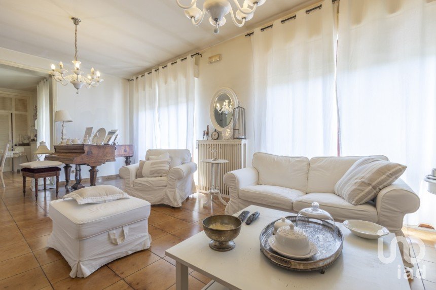 Palazzo / Stabile 0 locali di 650 m² a Morrovalle (62010)