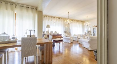 Palazzo / Stabile 0 locali di 650 m² a Morrovalle (62010)