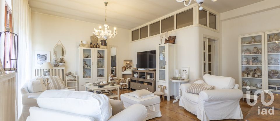 Palazzo / Stabile 0 locali di 650 m² a Morrovalle (62010)