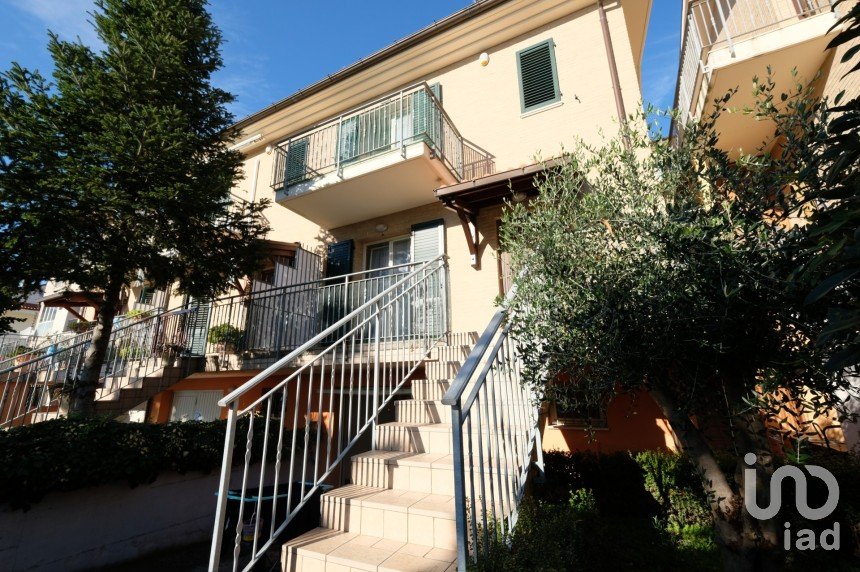 Duplex 7 rooms of 98 m² in Castel Colonna (60010)