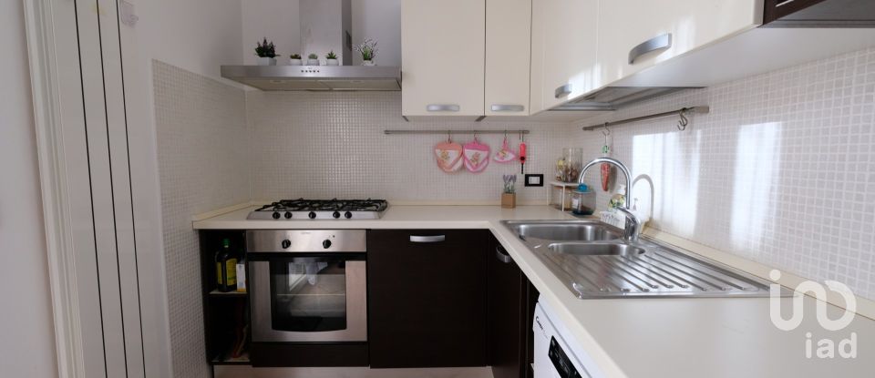 Duplex 7 rooms of 98 m² in Castel Colonna (60010)