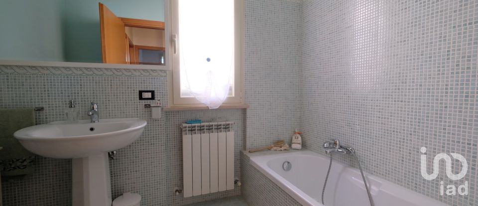 Duplex 7 rooms of 98 m² in Castel Colonna (60010)