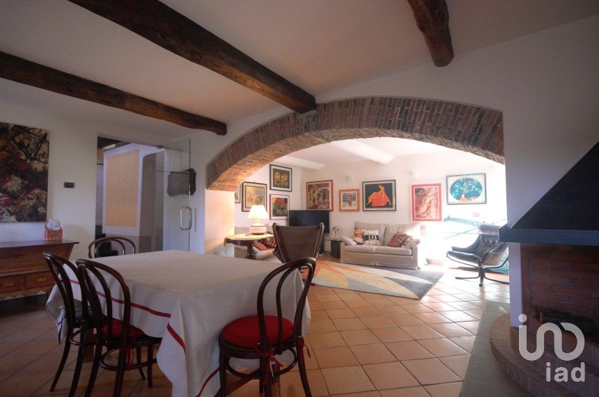 Farm 11 rooms of 328 m² in Serra Riccò (16010)