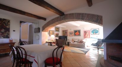 Casale 11 locali di 328 m² in Serra Riccò (16010)