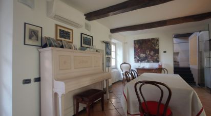 Casale 11 locali di 328 m² in Serra Riccò (16010)