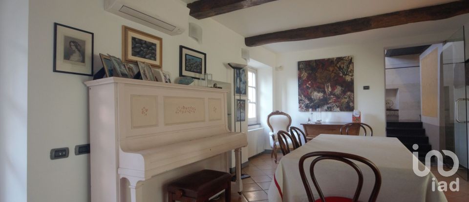 Farm 11 rooms of 328 m² in Serra Riccò (16010)