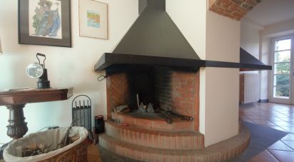 Casale 11 locali di 328 m² in Serra Riccò (16010)