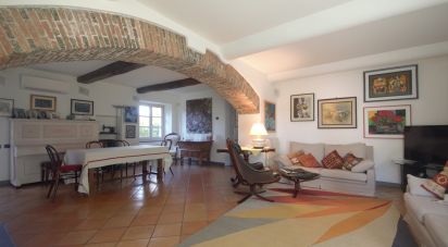 Casale 11 locali di 328 m² in Serra Riccò (16010)